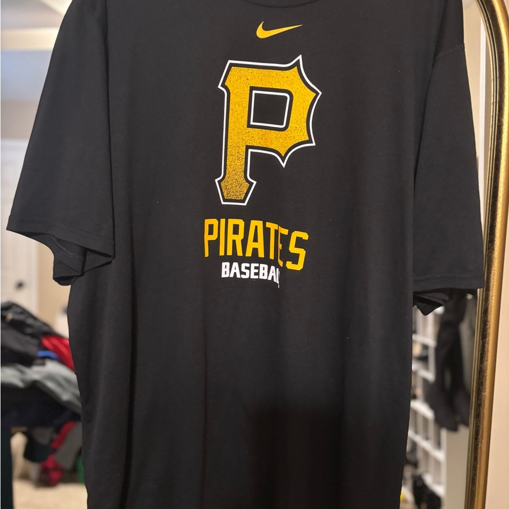 Nike Men's Black and Gold Pirates Baseball Tee